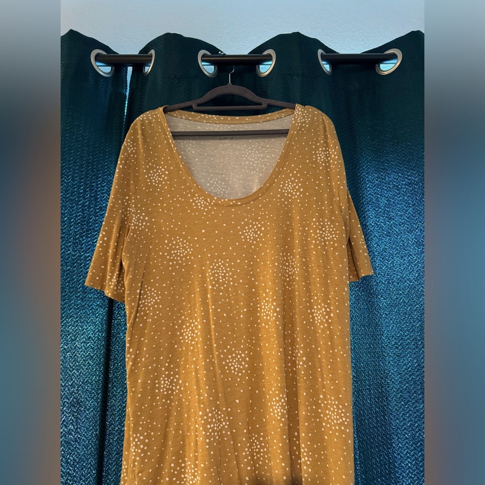 Beautiful Maurice’s 24/7 Top! Yellow With Polkadots. XL